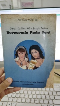 BERCERMIN PADA SENI